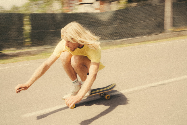 YOW Surf Cruiser: Jazda na fali retro skateboardingu