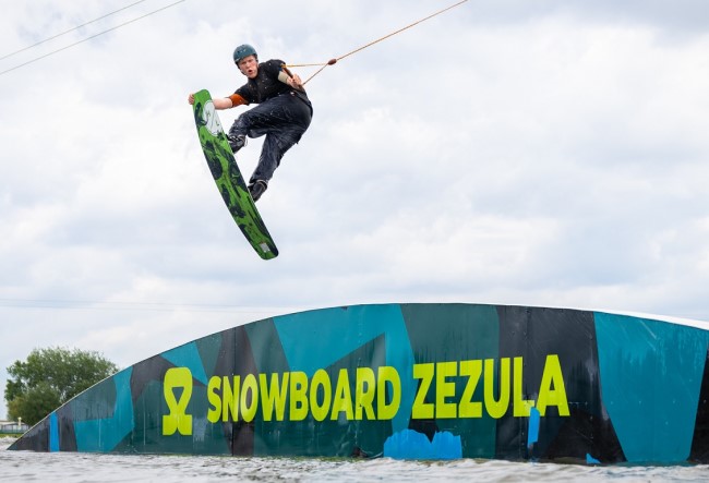 Na čem jezdí wake riders SNOWBOARD ZEZULA?