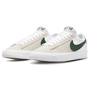 Nike SB Zoom Blazer Low Pro GT white/fir-white-gum light brown