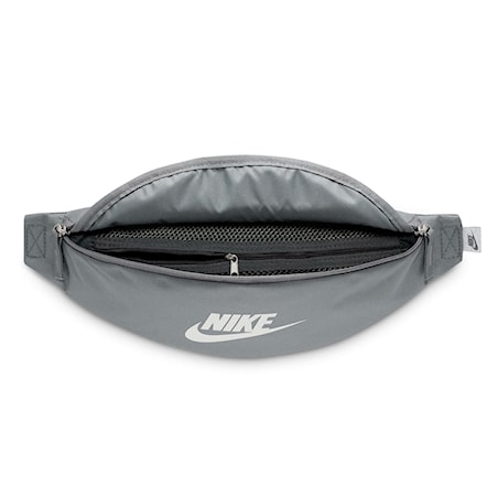 Fanny Pack Nike SB Heritage smoke grey/smoke grey/summit white 2024 - 4