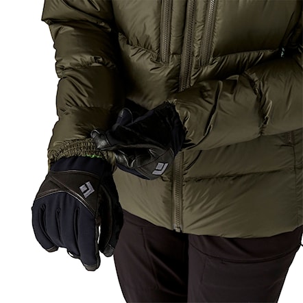 Zimná bunda do mesta Patagonia W's Fitz Roy Down Hoody pine needle green 2025 - 5