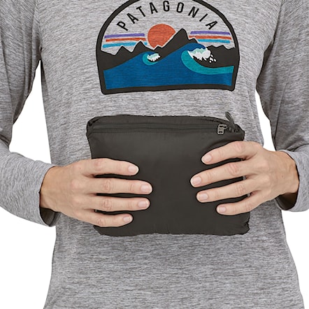 Zimná bunda do mesta Patagonia W's Nano Puff Hoody black 2025 - 10