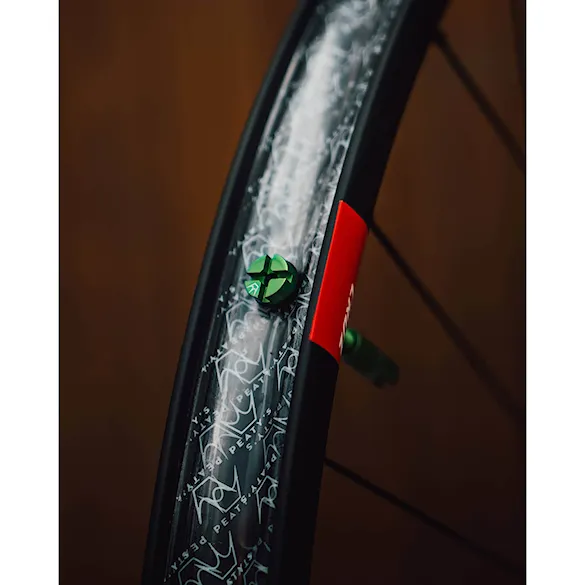 Ventilky Peaty's MK2 Tubeless Valves 42mm red - 3