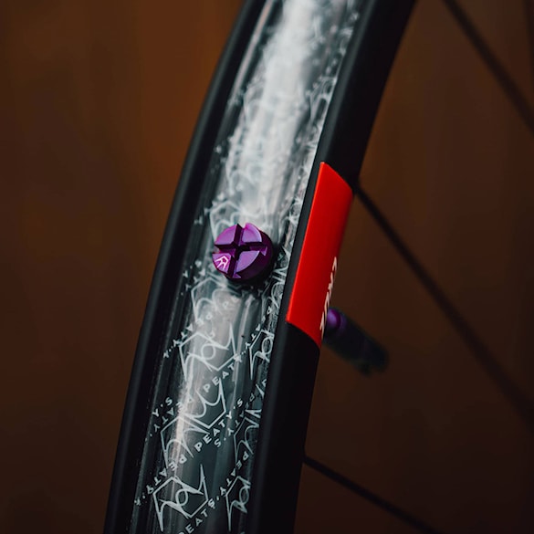 Ventily Peaty's MK2 Tubeless Valves 42 mm violet - 3