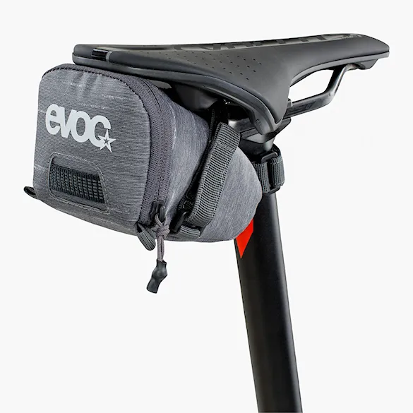 Torba podsiodłowa na rower EVOC Seat Bag Tour M carbon grey - 3