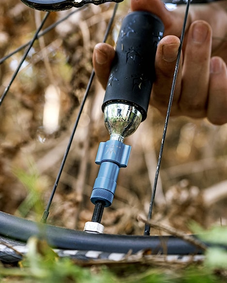 CO2 pumpa Peaty's Holeshot CO2 Tyre Inflator - Road & Gravel navy - 2