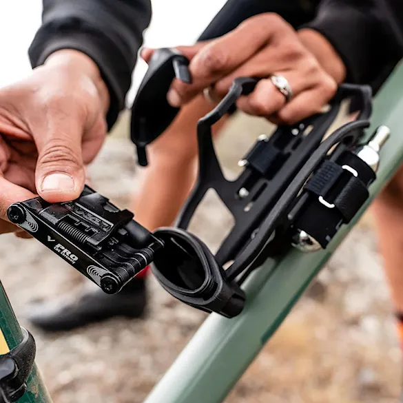 Uchwyt na bidon Lezyne Flow Storage black - 2