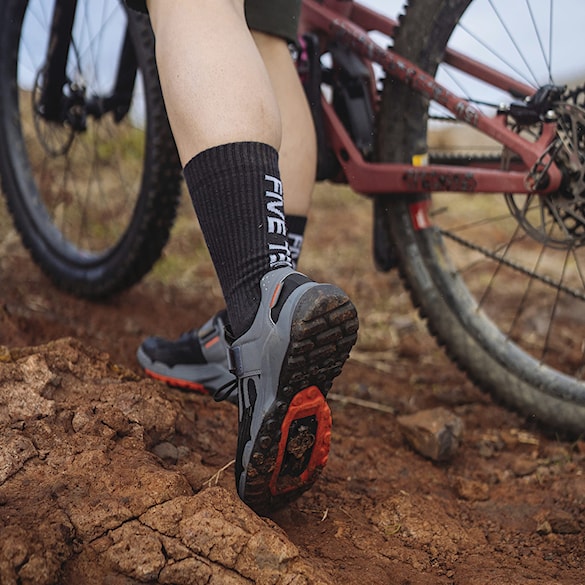 Bike topánky Five Ten 5.10 Trailcross Clip-In Wms core black/grey three/red - 10