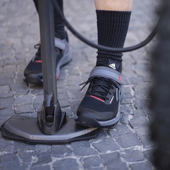 Bike topánky Five Ten 5.10 Trailcross Clip-In Wms core black/grey three/red - 13