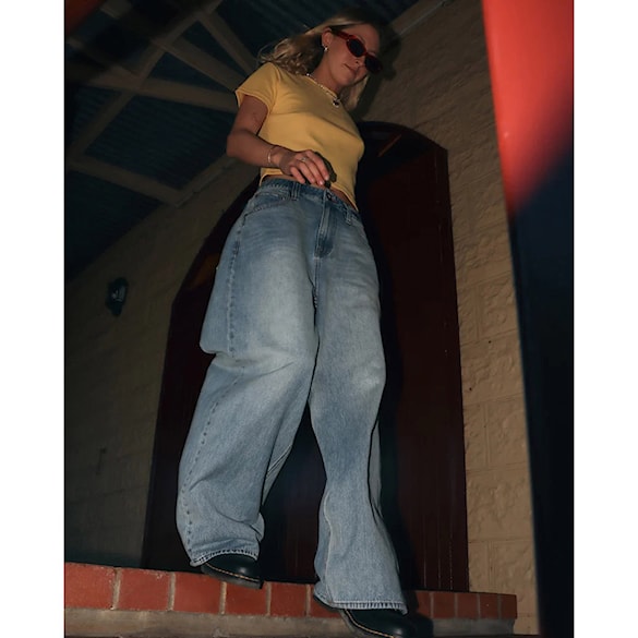 Nohavice Volcom Wms Beeggy Denim Pants dusty blue wash 2026 - 9