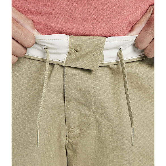 Kraťasy Nike SB Cargo Short neutral olive/white 2023 - 9