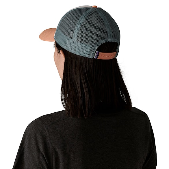 Czapka z daszkiem Patagonia P-6 Logo Trucker Hat white w/peach sherbet 2026 - 3