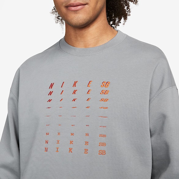 Mikina Nike SB Fleece Crew Fade GFX smoke grey 2023 - 3