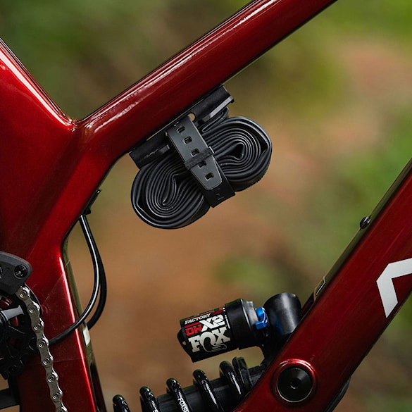 Držiak na dušu OneUp Tube Strap Bracket black - 3