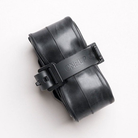 Držiak na dušu OneUp Tube Strap Bracket black - 6