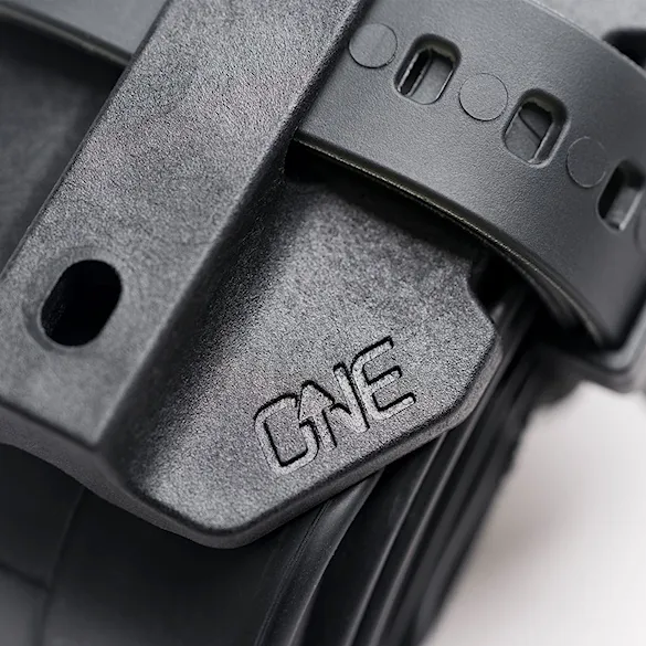 Uchwyt na dętkę OneUp Tube Strap Bracket black - 7