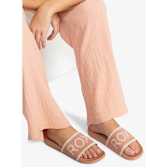 Šľapky Roxy Slippy Knit wheat/turkish coffee 2025 - 8