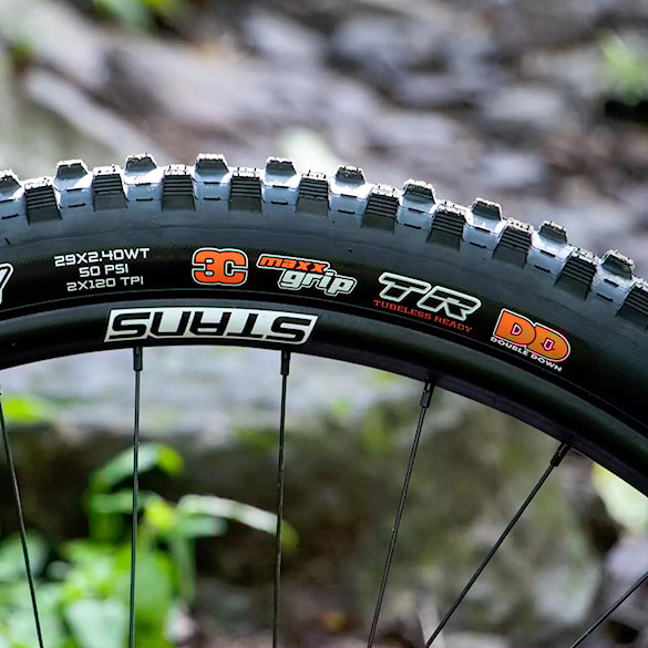 Opona Maxxis Shorty 27,5×2.40" WT 60×2 TPI 3CG/DH/TR - 5