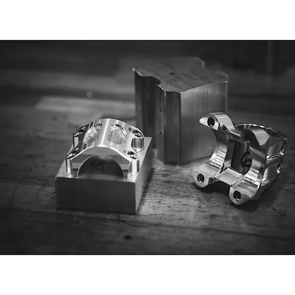 Mostek Chromag Riza 31.8×32 silver - 3