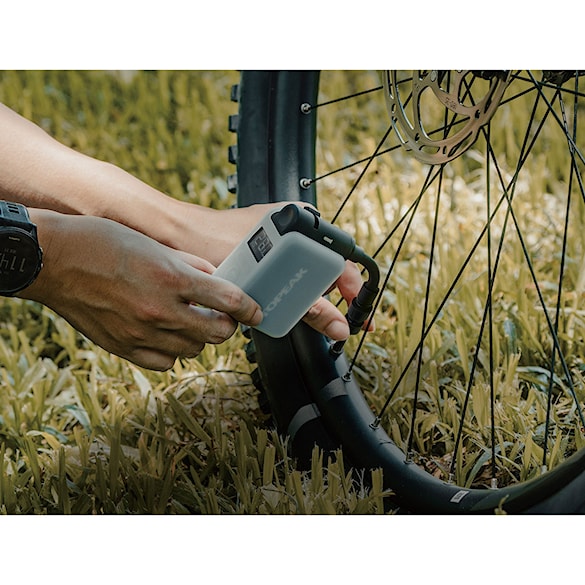 Pumpa na bicykel Topeak E-booster Digital black - 5