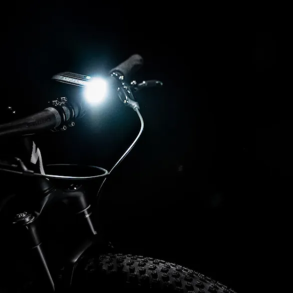 Svetlo na bicykel Lezyne Micro Drive Pro 1000+ Front satin black - 8