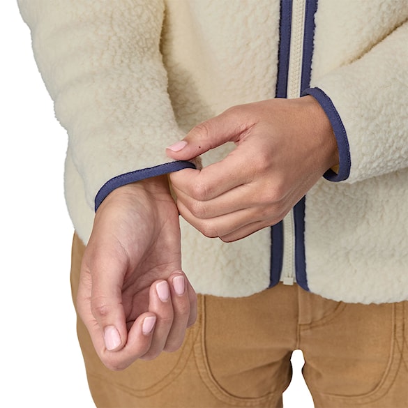 Technická mikina Patagonia W's Retro Pile Jacket natural 2026 - 7