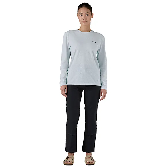 Tričko Patagonia W's L/S P-6 Logo Responsibili-Tee white 2025 - 3