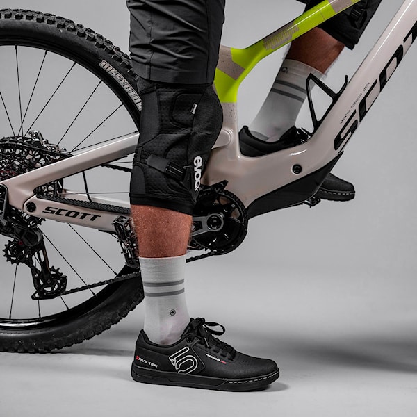 Chrániče kolien EVOC Knee Protector LS Flex Enduro black