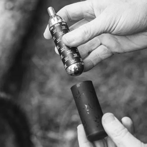 CO2 pumpa Peaty's Holeshot CO2 Tyre Inflator - MTB gold