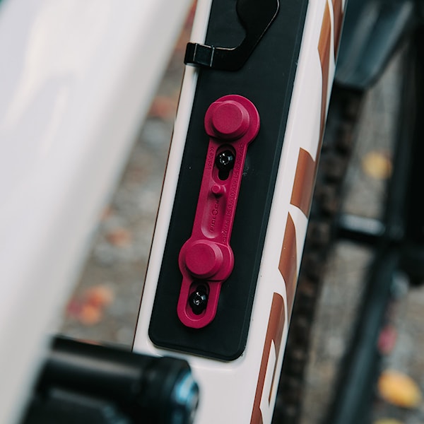 Držiak na fľašu Fidlock TWIST Bike Base dark red