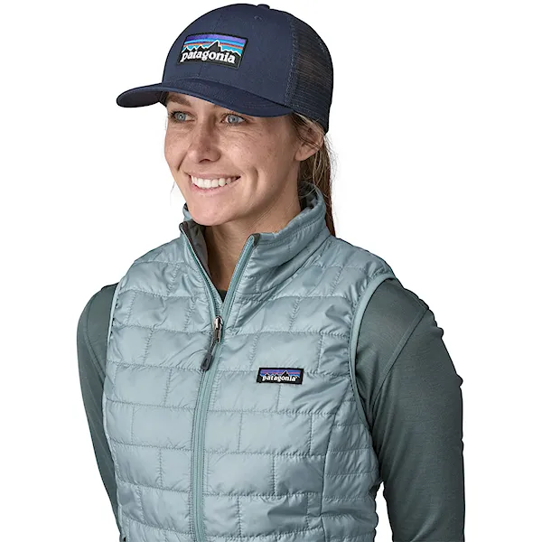 Kšiltovka Patagonia P-6 Logo Trucker Hat new navy 2026