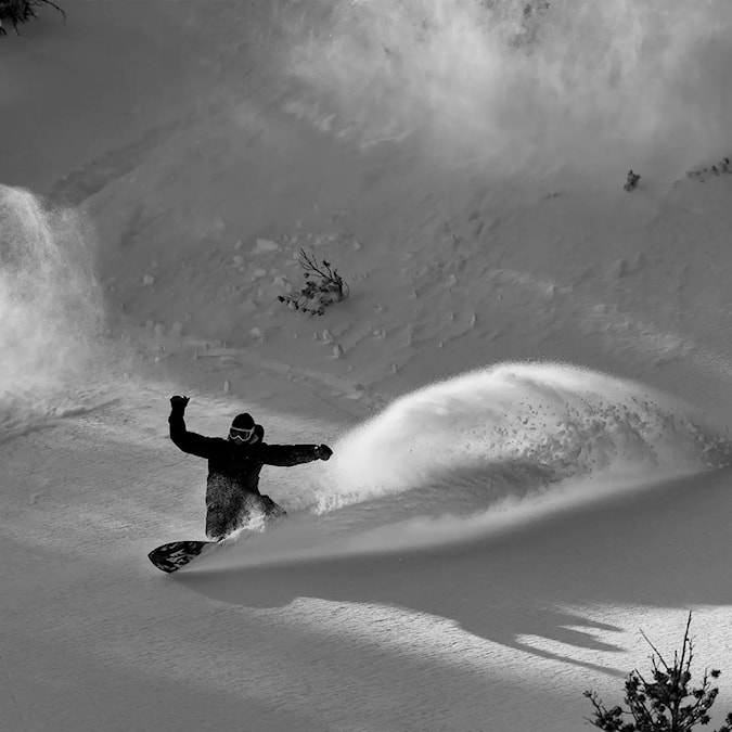 Snowboard Jones Storm Chaser 2025