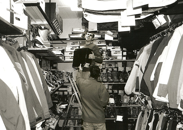 Fotka ze staré prodejny, pořízená roku 2002.